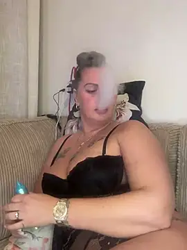 Snapshot of vanessaNL chatting on 02-02-25, 09:56 vanessaNL online show from 02-02-25, 09:56