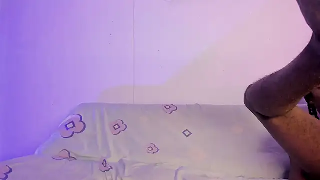 LoveBirds  1 online show from 06-04-26, 12:27