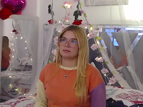 Snapshot of Steisyromero7 chatting on 11-18-25, 03:05 Steisyromero7 online show from 11-18-25, 03:05