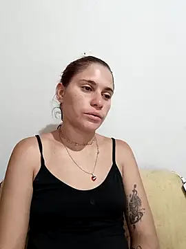 Snapshot of Scarlett-Leh chatting on 03-18-25, 04:47 Scarlett-Leh online show from 03-18-25, 04:47