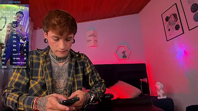 Snapshot of _hairybeard_ chatting on 09-17-25, 09:05 hairybeard online show from 09-17-25, 09:05