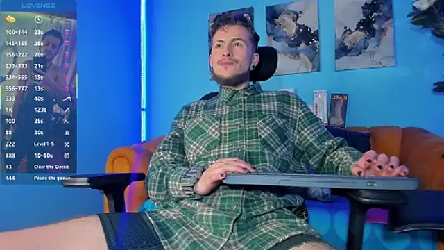 Snapshot of _hairybeard_ chatting on 10-14-25, 05:41 hairybeard online show from 10-14-25, 05:41