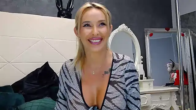 IssaSmith online show from 09-17-25, 08:05