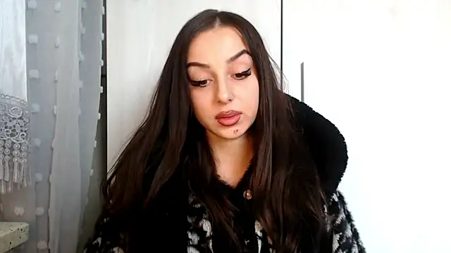 courtneyPerfect online show from 04-11-26, 07:45