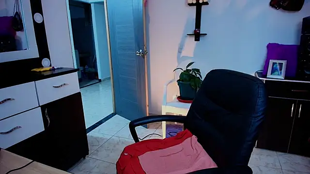 TinnaDawsom online show from 01-15-25, 02:06