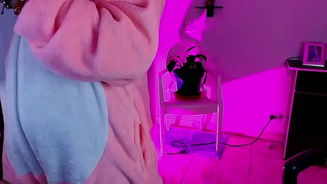 TinnaDawsom online show from 01-24-25, 05:42