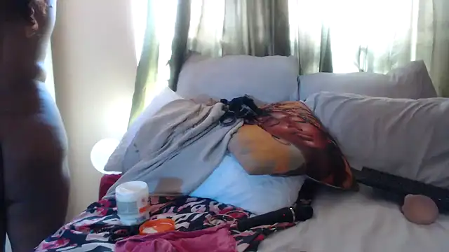 Foxybrownxx1 online show from 03-11-26, 09:48