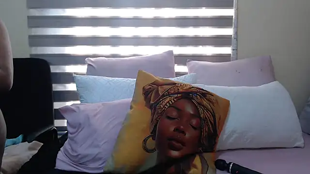 Foxybrownxx1 online show from 05-23-26, 01:48