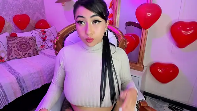 Snapshot of Sexy_cristall_ chatting on 02-18-25, 10:58 Sexy cristall online show from 02-18-25, 10:58