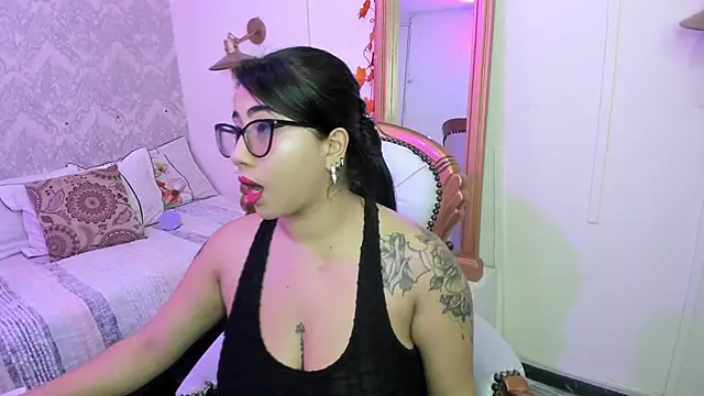 Snapshot of Sexy_cristall_ chatting on 03-01-25, 09:15 Sexy cristall online show from 03-01-25, 09:15