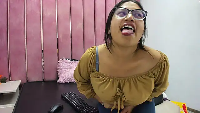 Snapshot of Miaa_Smiith_ chatting on 11-28-25, 03:53 Miaa Smiith online show from 11-28-25, 03:53