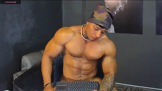 Snapshot of bradley_smith chatting on 06-27-26, 01:28 bradley smith online show from 06-27-26, 01:28