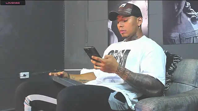 Snapshot of bradley_smith chatting on 07-11-26, 08:00 bradley smith online show from 07-11-26, 08:00