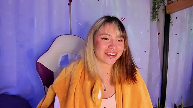 Snapshot of GilaKat chatting on 03-07-25, 05:29 GilaKat online show from 03-07-25, 05:29