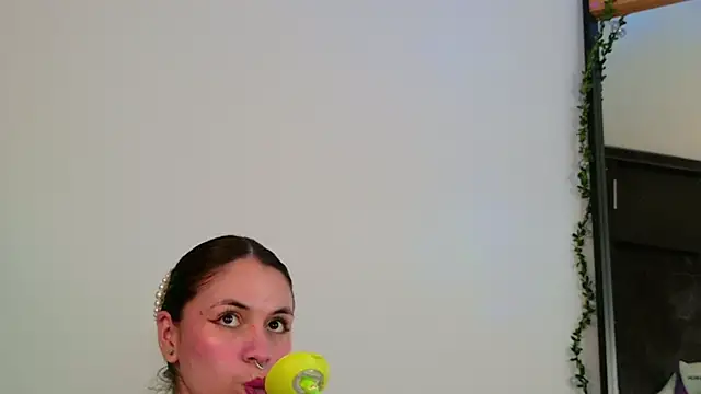 Snapshot of GilaKat chatting on 10-11-25, 05:28 GilaKat online show from 10-11-25, 05:28