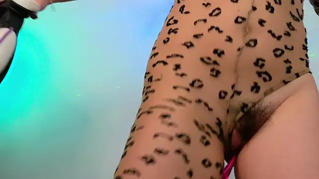 Snapshot of GilaKat chatting on 10-15-25, 04:56 GilaKat online show from 10-15-25, 04:56