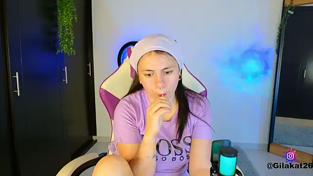 Snapshot of GilaKat chatting on 11-15-25, 05:27 GilaKat online show from 11-15-25, 05:27