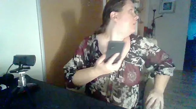 Snapshot of ReifeVenna chatting on 12-19-24, 03:41 ReifeVenna online show from 12-19-24, 03:41