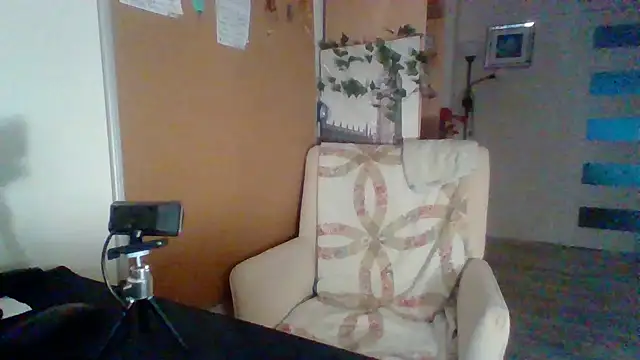 Snapshot of ReifeVenna chatting on 12-31-24, 04:35 ReifeVenna online show from 12-31-24, 04:35
