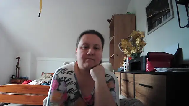 Snapshot of ReifeVenna chatting on 07-09-26, 02:43 ReifeVenna online show from 07-09-26, 02:43