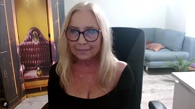 Snapshot of sofia_xkiss chatting on 10-06-25, 01:52 sofia xkiss online show from 10-06-25, 01:52