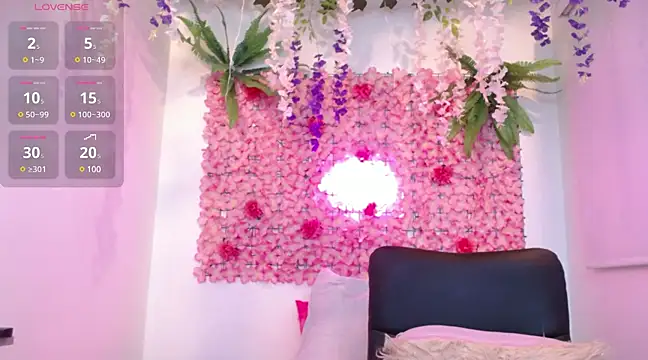 Snapshot of BLONDE_SEXYHOT chatting on 02-13-25, 08:45 BLONDE SEXYHOT online show from 02-13-25, 08:45