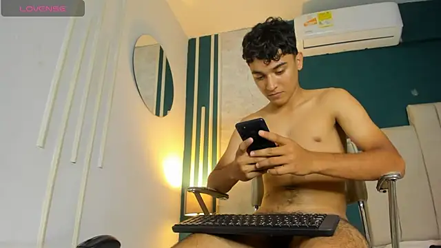 Snapshot of Austin_Cardieff chatting on 01-04-25, 01:31 Austin Cardieff online show from 01-04-25, 01:31