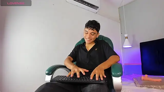 Snapshot of Austin_Cardieff chatting on 01-26-25, 09:40 Austin Cardieff online show from 01-26-25, 09:40