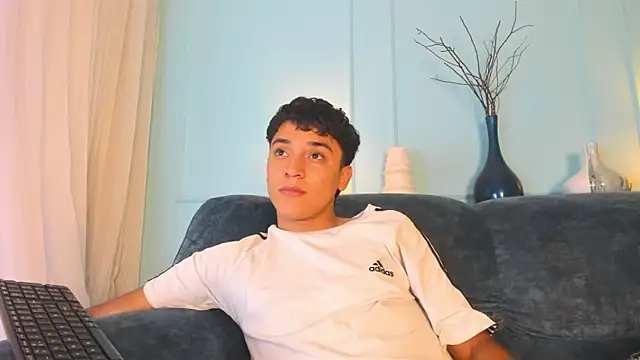 Snapshot of Austin_Cardieff chatting on 02-23-25, 09:00 Austin Cardieff online show from 02-23-25, 09:00