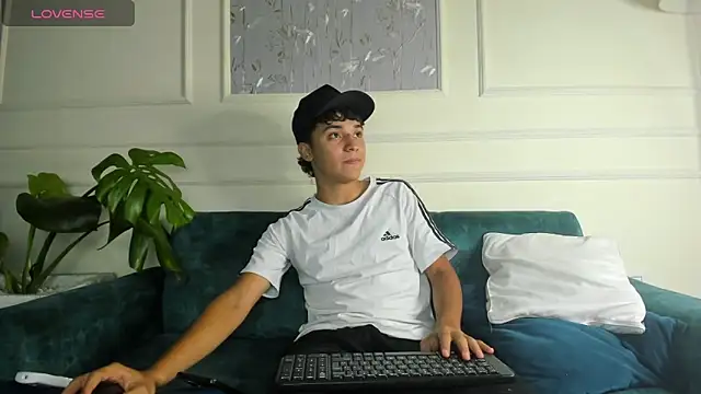 Snapshot of Austin_Cardieff chatting on 03-06-25, 03:13 Austin Cardieff online show from 03-06-25, 03:13