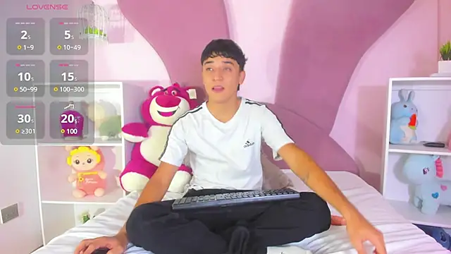 Snapshot of Austin_Cardieff chatting on 03-23-25, 03:21 Austin Cardieff online show from 03-23-25, 03:21