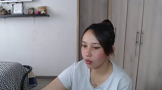 Skarlet Adams28 online show from 12-06-24, 06:28