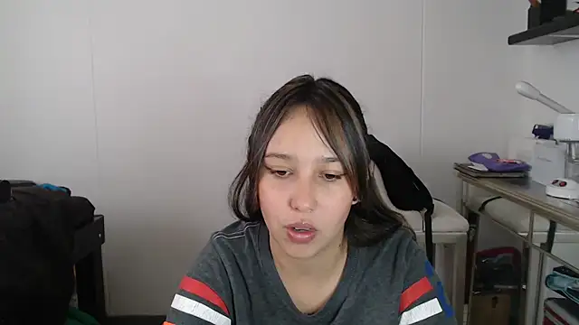 Skarlet Adams28 online show from 03-08-25, 05:11