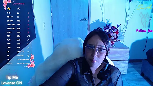 Skarlet Adams28 online show from 09-10-25, 08:42