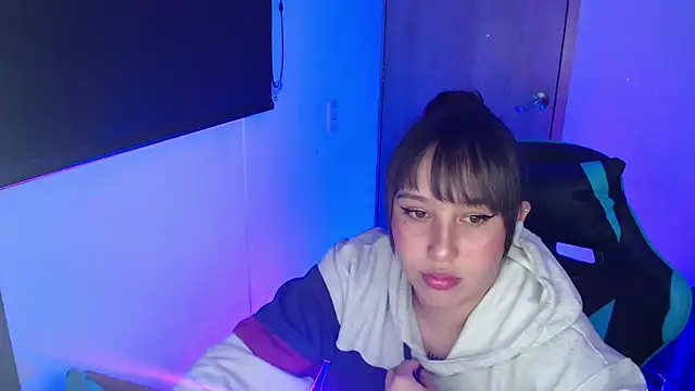 Snapshot of Skarlet_Adams28 chatting on 04-21-26, 02:51 Skarlet Adams28 online show from 04-21-26, 02:51