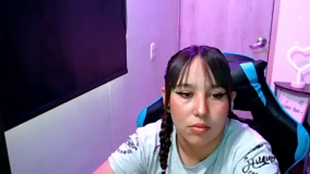 Snapshot of Skarlet_Adams28 chatting on 04-29-26, 09:54 Skarlet Adams28 online show from 04-29-26, 09:54