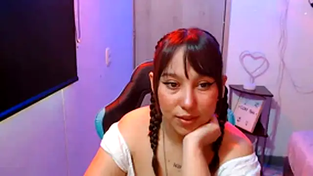Snapshot of Skarlet_Adams28 chatting on 05-12-26, 08:39 Skarlet Adams28 online show from 05-12-26, 08:39
