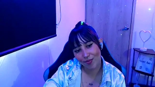 Snapshot of Skarlet_Adams28 chatting on 05-20-26, 08:37 Skarlet Adams28 online show from 05-20-26, 08:37