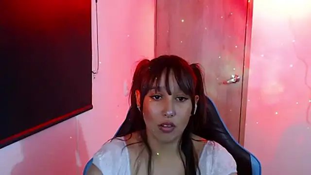 Snapshot of Skarlet_Adams28 chatting on 06-01-26, 07:59 Skarlet Adams28 online show from 06-01-26, 07:59