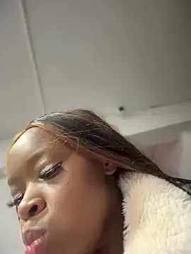 Thyana LS online show from 02-02-25, 01:19