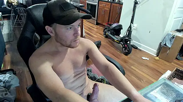 Snapshot of aaron_s_x chatting on 12-28-24, 11:59 aaron s x online show from 12-28-24, 11:59