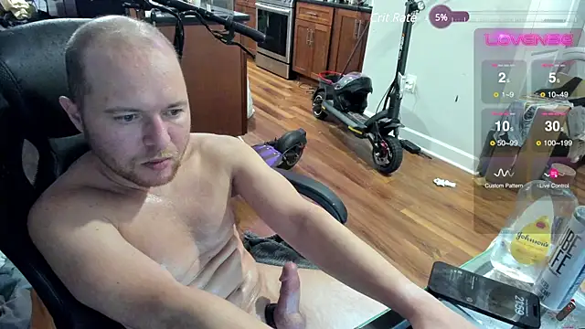 Snapshot of aaron_s_x chatting on 12-29-24, 03:00 aaron s x online show from 12-29-24, 03:00