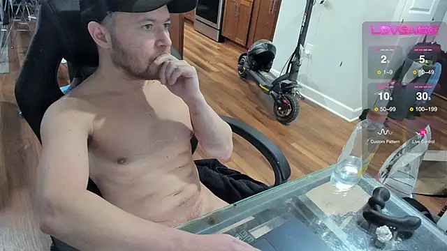 Snapshot of aaron_s_x chatting on 02-23-25, 01:46 aaron s x online show from 02-23-25, 01:46