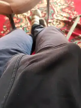 Snapshot of Rdm_b chatting on 09-19-25, 11:44 Rdm b online show from 09-19-25, 11:44