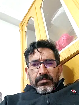 Snapshot of Rdm_b chatting on 10-18-25, 05:57 Rdm b online show from 10-18-25, 05:57