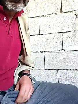 Snapshot of Rdm_b chatting on 10-19-25, 07:20 Rdm b online show from 10-19-25, 07:20