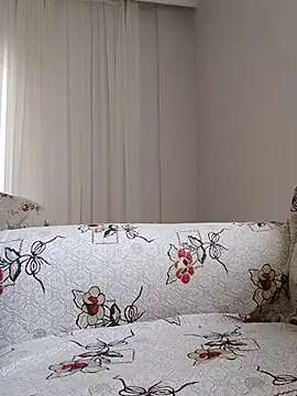 Snapshot of Rdm_b chatting on 10-23-25, 07:40 Rdm b online show from 10-23-25, 07:40