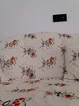 Snapshot of Rdm_b chatting on 10-29-25, 08:05 Rdm b online show from 10-29-25, 08:05