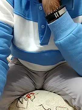 Snapshot of Rdm_b chatting on 11-19-25, 07:58 Rdm b online show from 11-19-25, 07:58