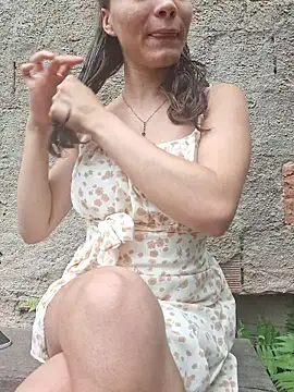 HelenHoltz online show from 11-23-25, 04:18